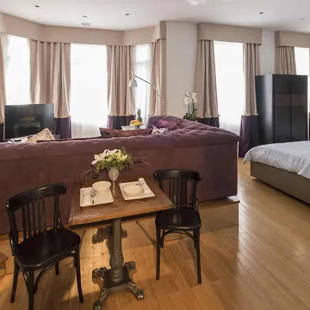 House Of Time - Fancy Suites Hotel