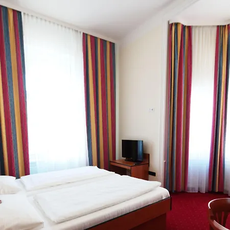 Drei Kronen Hotel 3*