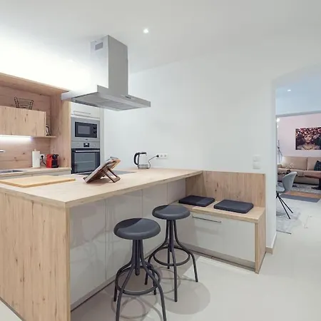 Ideal For Families & Mid-term-stays Apartment