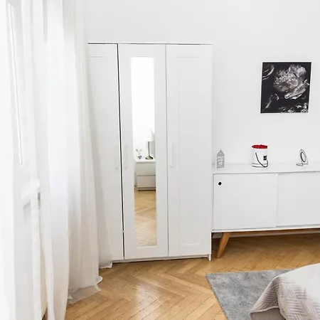 Apartment Moonlight With Porch Near Schoenbrunn And Westbahnhof *