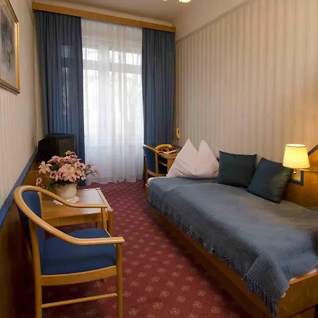 Cryston Hotel 3*