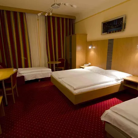 Cryston Hotel