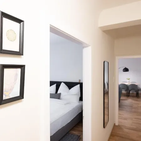 Chic 1-bed By Canal Walk To Historic Centre