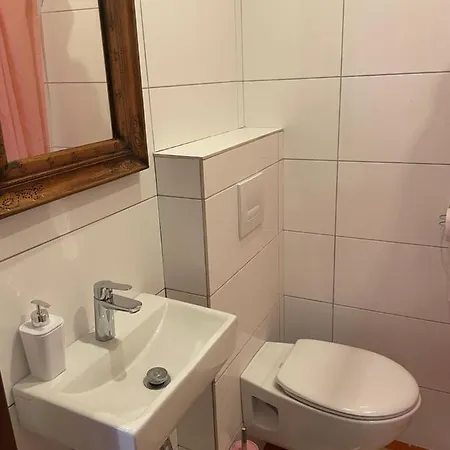 Viktoria Hostal