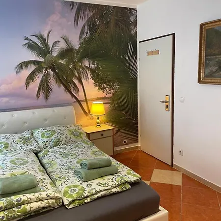 Viktoria Hostal *