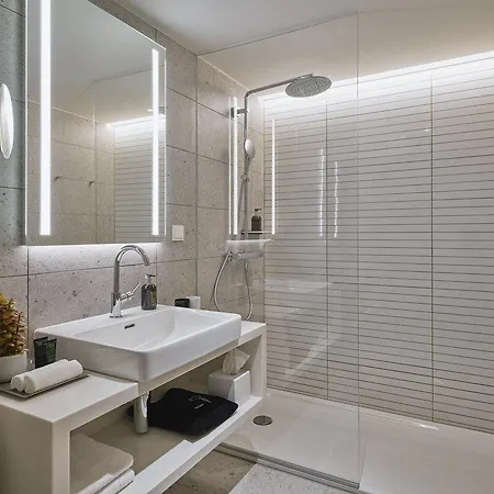 Adina Belvedere Hotel 4*