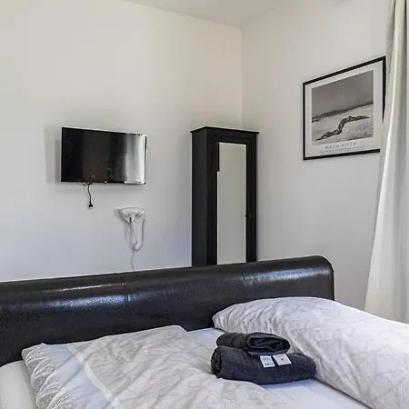 Apartment Exquisite With Free Parking - Suitable For Groups Up To 18p *
