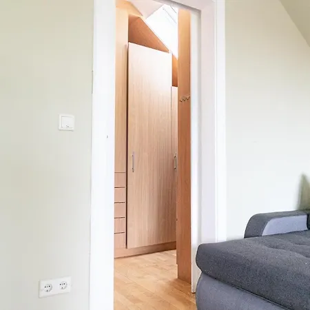 Exquisite With Free Parking - Suitable For Groups Up To 18p Apartment *