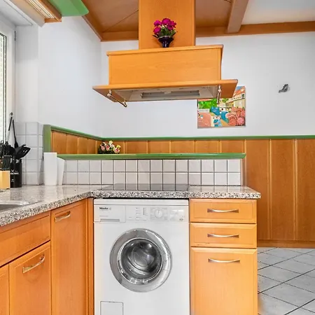 Exquisite With Free Parking - Suitable For Groups Up To 18p Apartment