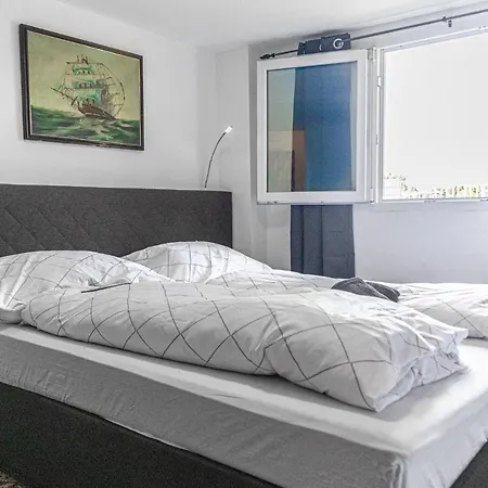 Apartment Exquisite With Free Parking - Suitable For Groups Up To 18p