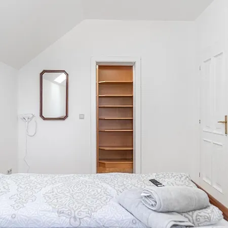 Apartment Exquisite With Free Parking - Suitable For Groups Up To 18p