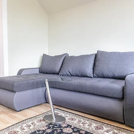 Apartment Exquisite With Free Parking - Suitable For Groups Up To 18p