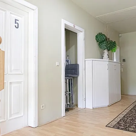 Exquisite With Free Parking - Suitable For Groups Up To 18p Apartment Vienna