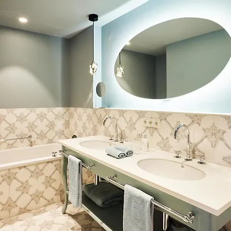 Hotel The Leo Grand 5*