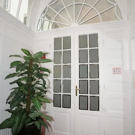 Apartment Opera