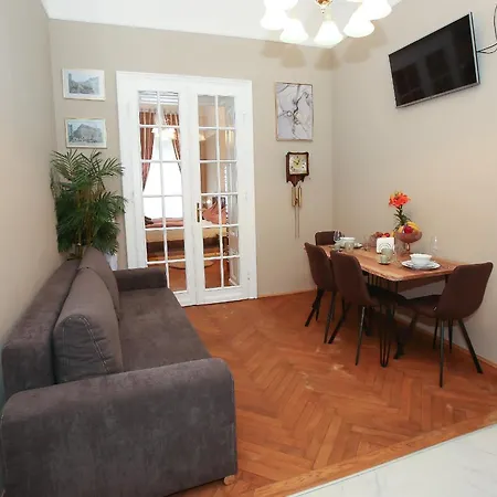 Opera Apartment *