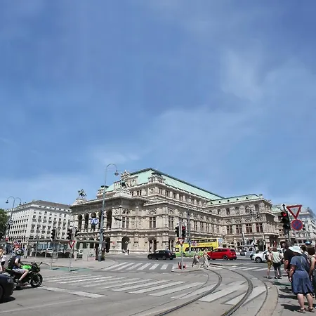 Opera Apartment *
