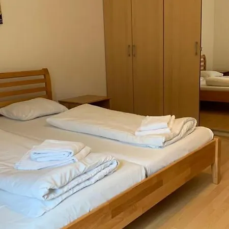 Apartment Modern Flat Incl Parking, Near Metro U1 *