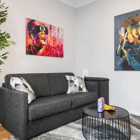Sky9 District 3 Apartment *