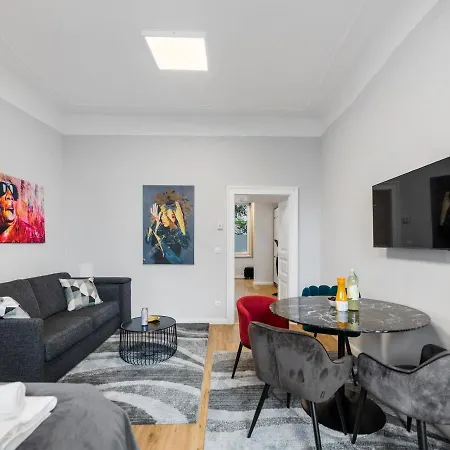 Apartment Sky9 District 3 *