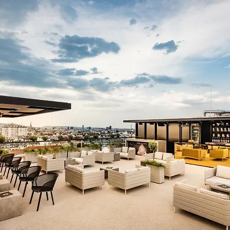 Hotel Mooons 4*