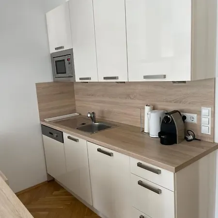 Cozy Near Center Apartament *