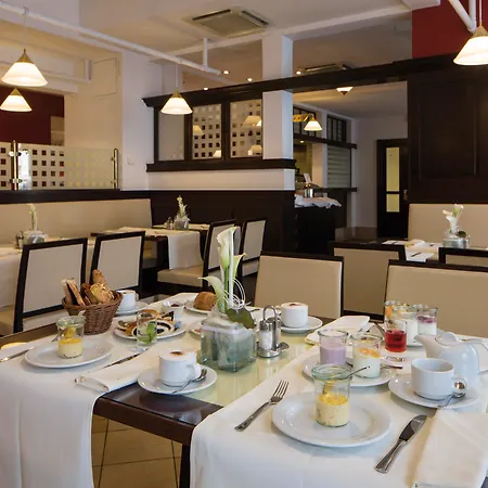 Hotel Austria Trend Ananas 4*