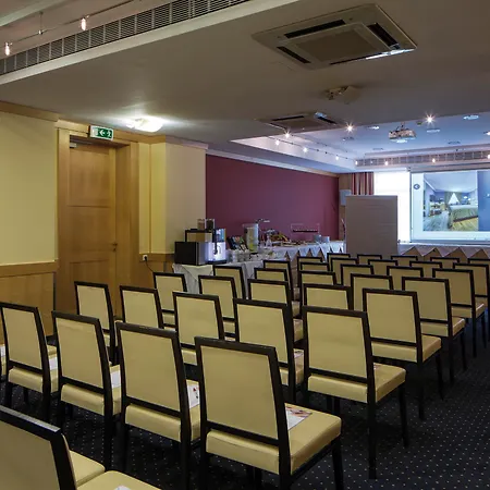 Austria Trend Ananas Hotel 4*