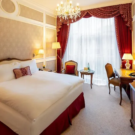 Grand Hotel