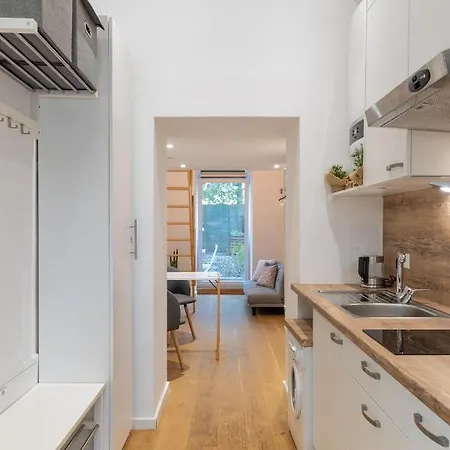 Cozy Studio, Private Garden, 8 Min To Center