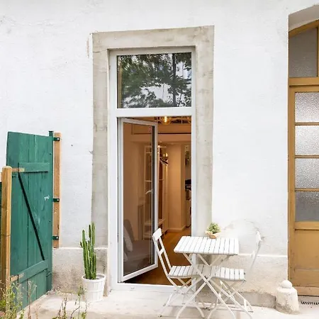 Cozy Studio, Private Garden, 8 Min To Center Apartment