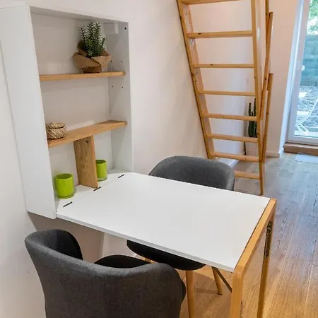 Cozy Studio, Private Garden, 8 Min To Center Apartment *