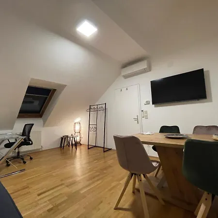 Klimatisiertes, Ruhiges Dachgeschoss Cityapartment Im Zentrum Wiens