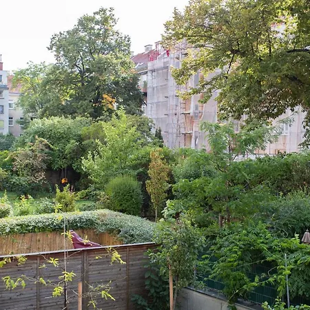Stilvolle Mit Ruhig Gelegenem Balkon Wien