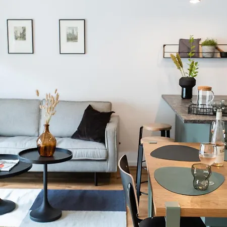 Stilvolle Mit Ruhig Gelegenem Balkon Apartment Wien