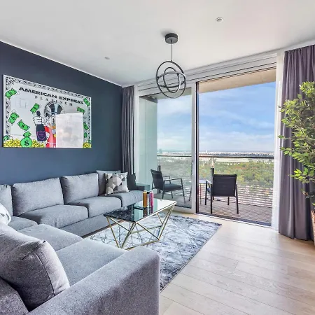 Apartment Sky9 District 3 *