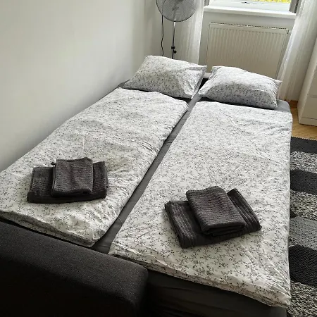 Cozy One Bedroom With Park View