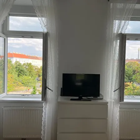 Cozy One Bedroom With Park View Wien
