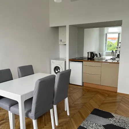 Cozy One Bedroom With Park View