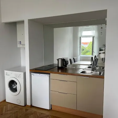 Cozy One Bedroom With Park View *