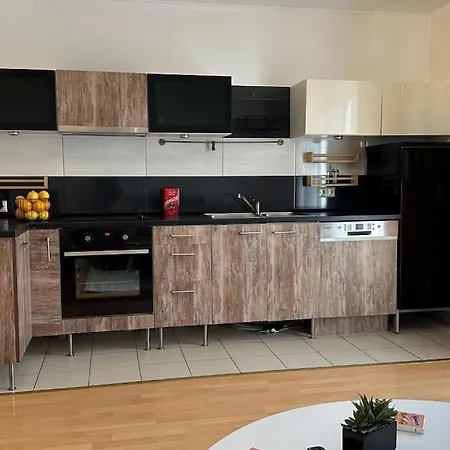 Apartment Modern Flat Incl Parking, Near Metro U1