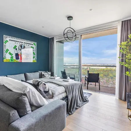Apartment Sky9 District 3 *