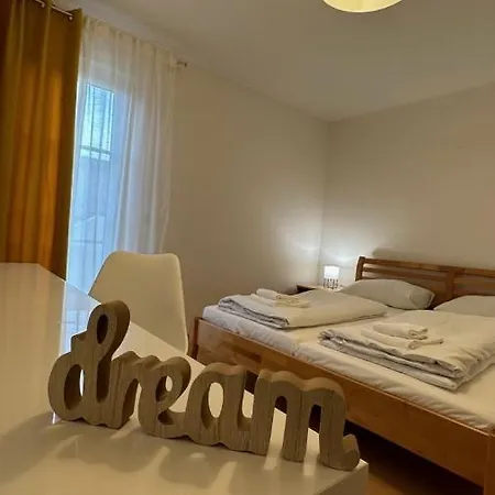 Modern Flat Incl Parking, Near Metro U1 *