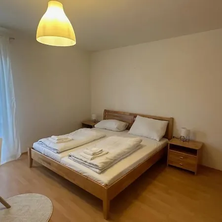 Modern Flat Incl Parking, Near Metro U1 Apartment *