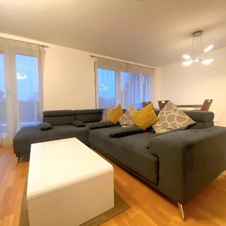 Apartment Near Lake Spacious & Furnished Beautiful *