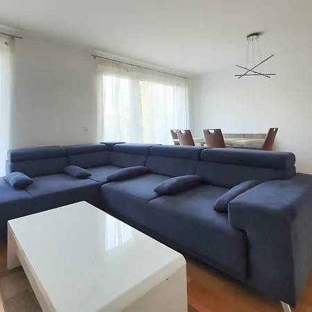 Near Lake Spacious & Furnished Beautiful *