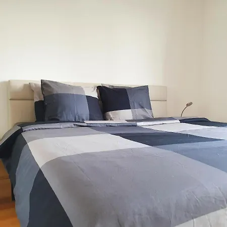 Near Lake Spacious & Furnished Beautiful Apartment *
