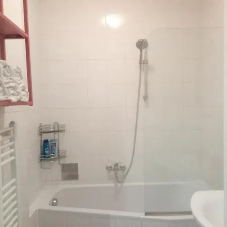 Nr.1 Perfect 3 Bedrooms Near To Main Train Station Apartment *