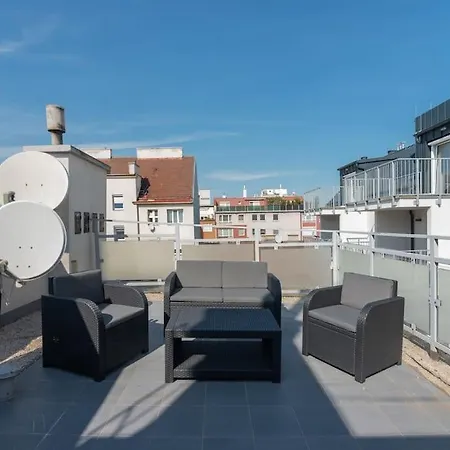 Grosse Terrasse, Klimaanlage Und U-bahn Naehe * Vienna