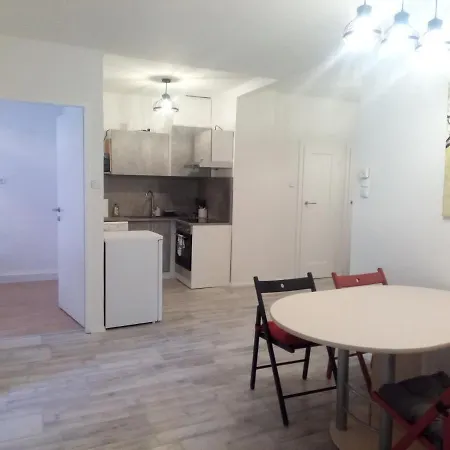 Nr.1 Perfect 3 Bedrooms Near To Main Train Station